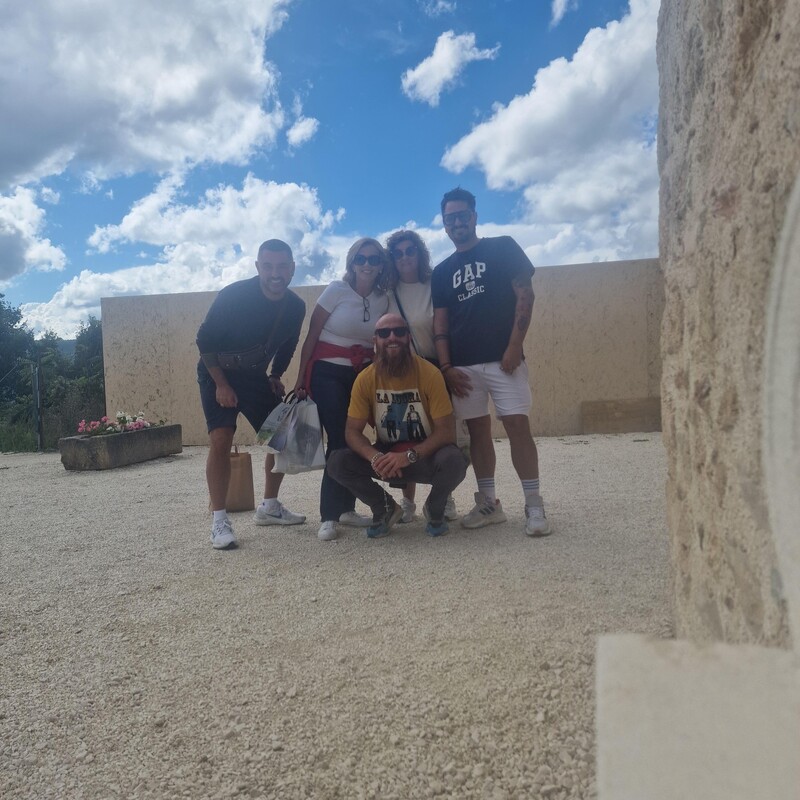 Con una familia Española en San Benedicto en Monte